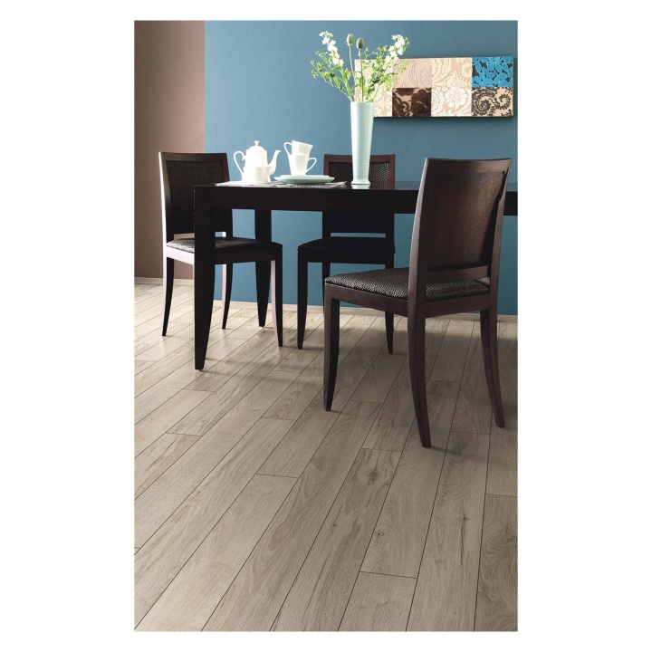 Krono 8mm V Groove Longbow Oak Laminate Flooring covers 2.22m² | Selco