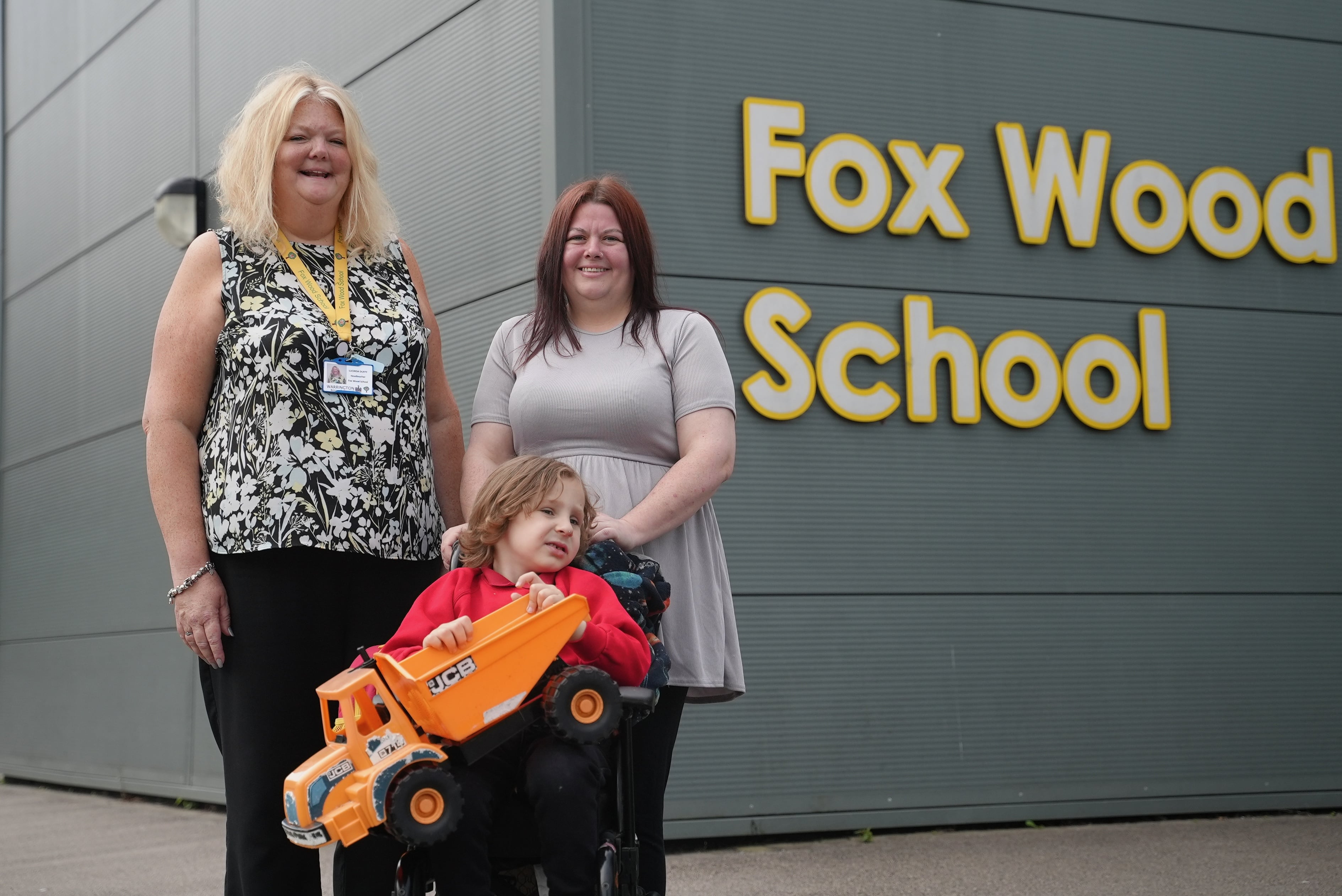 Fox Wood School wins Community Heroes